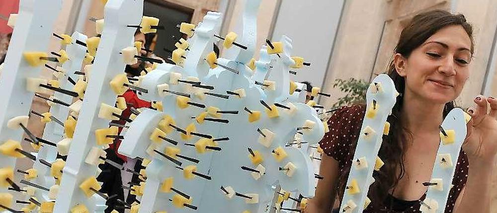 Beim Gallery Weekend in Berlin öffnen in diesem Jahr 51 Galerien und präsentieren Kunst zum Sammeln und auch Anfassen - wie bereits 2011 das Werk "Caciocavallo-Käse".