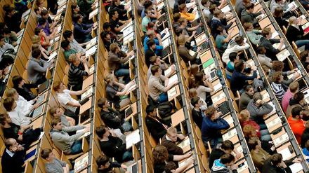 Viele Studenten, weniger Forschung. Professoren sehen Bedarf für Verbesserungen.