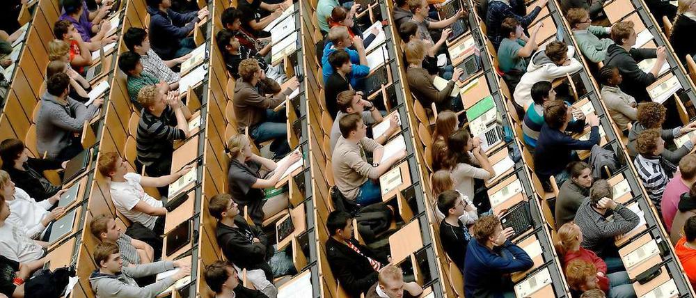 Viele Studenten, weniger Forschung. Professoren sehen Bedarf für Verbesserungen.