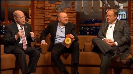 Der Dompteur und seine Gäste: Stefan Raab (Mitte) mit Gregor Gysi (links) und Dirk Niebel.
