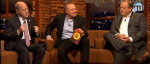 Der Dompteur und seine Gäste: Stefan Raab (Mitte) mit Gregor Gysi (links) und Dirk Niebel.