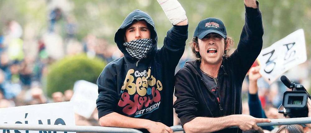 "So nicht", steht auf dem Plakat: Spanische Jugendliche, von denen mehr als jeder Zweite arbeitslos ist, protestierten am Donnerstag in Madrid.
