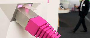 Die Politik will gegen die Pläne der Telekom vorgehen, die Volumen bei Internettarifen zu begrenzen.