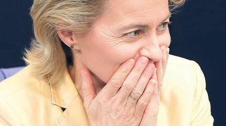 Wer lacht zuletzt? Leyen bei der Debatte über die Quote im Parlament. Foto: W. Kumm/dpa