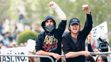 So nicht, steht auf dem Plakat. Spanische Jugendliche, von denen mehr als jeder Zweite arbeitslos ist, protestierten am Donnerstag in Madrid. Foto: Reuters