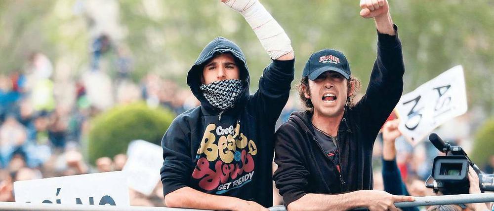 So nicht, steht auf dem Plakat. Spanische Jugendliche, von denen mehr als jeder Zweite arbeitslos ist, protestierten am Donnerstag in Madrid. Foto: Reuters