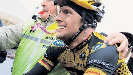 Glücklich erschöpft. Gerald Ciolek im Ziel des Rennens von Mailand nach Sanremo.