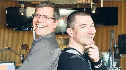 Wo steht denn die Buttermilch? Rund 3 000 Morgenshows haben Stefan Rupp (rechts) und Christoph Azone bisher gemeinsam bestritten, zwei Drittel davon bei Radio Eins. 
