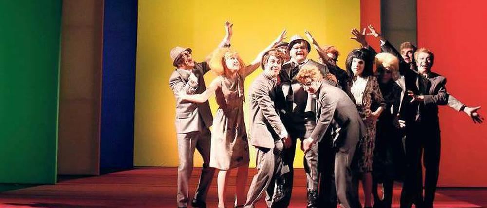 Seine Welt ist bunt. Mit „Murmel, Murmel“ an der Berliner Volksbühne ist Regisseur Herbert Fritsch auch in diesem Jahr wieder zum Theatertreffen eingeladen. 
