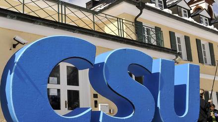 Immer mehr CSU-Politiker geraten in die Kritik, weil sie Verwandte beschäftigt haben sollen.