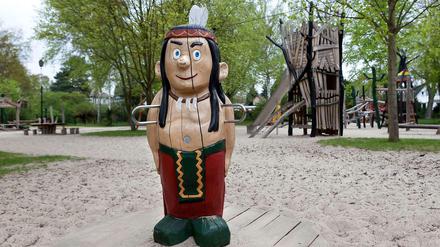 Um den Spielplatz "Döhlauer Pfad" in Lankwitz gibt es Streit. Den Anwohnern ist es vor allem an den Wochenenden zu laut.