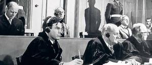 Präzedenzfall. Maximilian Schell (v.l.) verteidigt Burt Lancaster in Stanley Kramers „Das Urteil von Nürnberg“, 1961. Foto: p-a/United Archiv