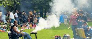 Nebel? Mach ich euch! Berliner Alltagstheater kann auch Spezialeffekte. Foto: dpa