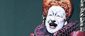 Ruhe und Strenge. Holtz 2009 am BE als Elisabeth I. in „Shakespeares Sonette"