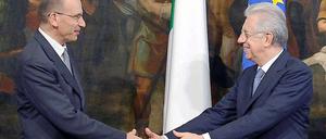 Der neue Premierminister Enrico Letta (links) mit seinem Vorgänger Mario Monti