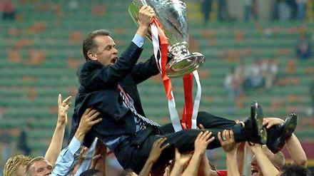 Das war sein zweiter Streich: Ottmar Hitzfeld nach dem Triumph mit den Bayern gegen Valencia.