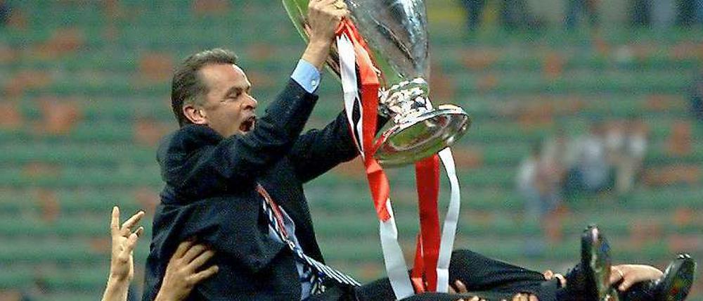 Das war sein zweiter Streich: Ottmar Hitzfeld nach dem Triumph mit den Bayern gegen Valencia.