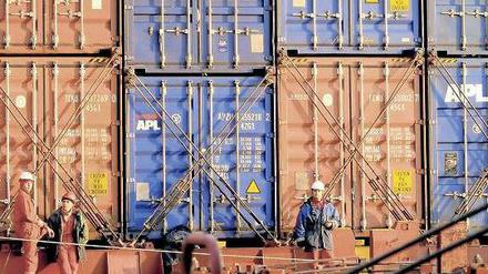 Lahme Kiste. Europa rutscht tiefer in die Krise. Der Aufschwung lässt auf sich warten, die Arbeitslosigkeit sinkt frühestens 2015. Foto: dpa