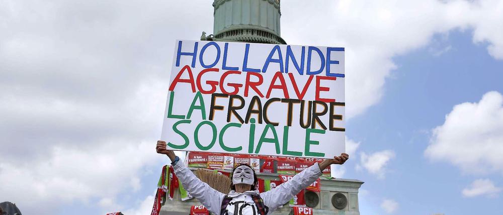 Zum Jahrestag der Wahl Hollandes hatte Jean-Luc Melenchon, Chef der Front de Gauche, zu Demonstrationen aufgerufen. Zehntausende folgten dem Aufruf.