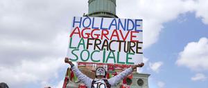 Zum Jahrestag der Wahl Hollandes hatte Jean-Luc Melenchon, Chef der Front de Gauche, zu Demonstrationen aufgerufen. Zehntausende folgten dem Aufruf.