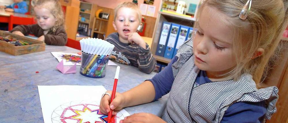 Investitionen in Kinderbetreuung - wie zum Beispiel in den Kita-Ausbau - lohnen sich finanziell für die Gesellschaft, behauptet das Ifo-Institut.