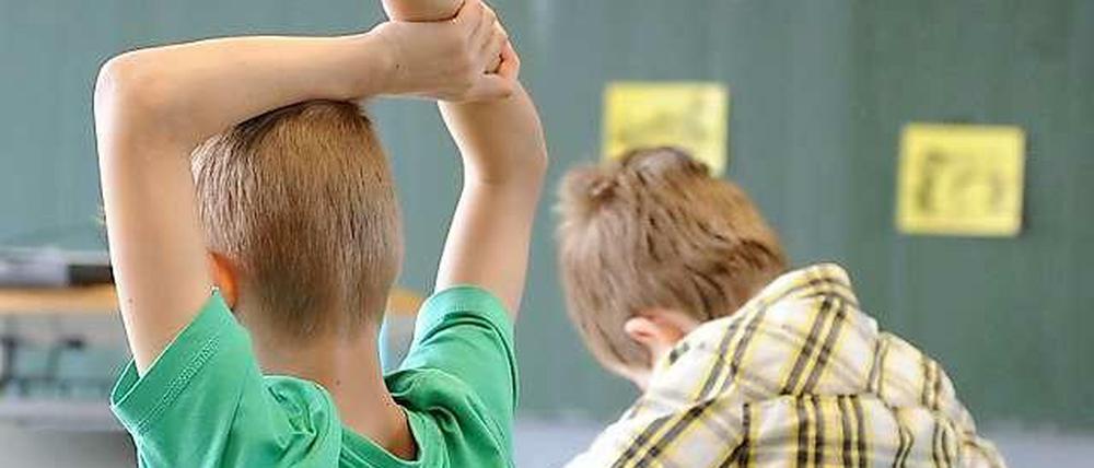 Noten, findet der Autor, führen bei vielen Schülern oft nur zu Selbstzweifeln.