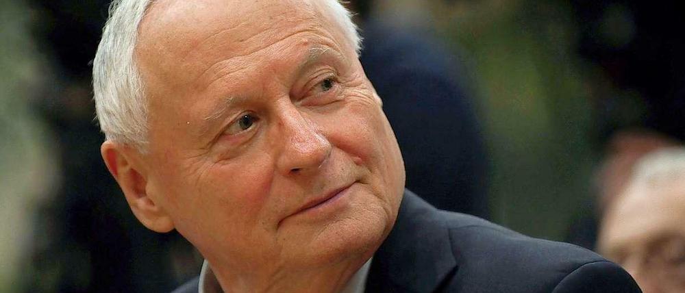 Während die Spitze der Linkspartei versucht, sich gegen die AfD abzugrenzen, nimmt Ex-Parteivorsitzender Oskar Lafontaine die Stichworte des Konkurrenten beherzt auf.