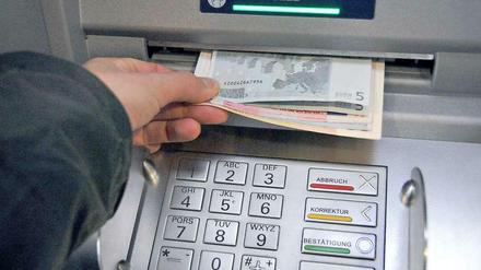 Geld auf Knopfdruck von falschen Kreditkarten: So einfach erbeuteten Diebe Millionen.