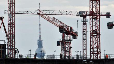Es wird gebaut in Berlin, nur nicht günstiger Raum. Das soll sich nun laut Senat ändern. 