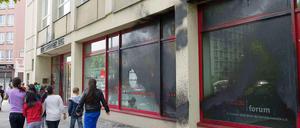 Die Berliner SPD-Zentrale im Wedding wurde in der Nacht zum Freitag mit schwarzer Farbe beschmiert.