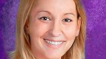 Dieses Bild wurde digital bearbeitet, um Amanda Berry im Alter von 26 Jahren zu zeigen. Der Generalstaatsanwalt von Ohio gab das Poster heraus, um auch nach zehn Jahren noch ein Auffinden der Vermissten zu ermöglichen. 