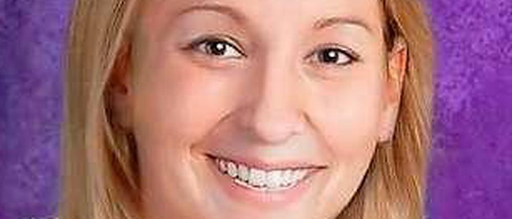 Dieses Bild wurde digital bearbeitet, um Amanda Berry im Alter von 26 Jahren zu zeigen. Der Generalstaatsanwalt von Ohio gab das Poster heraus, um auch nach zehn Jahren noch ein Auffinden der Vermissten zu ermöglichen. 