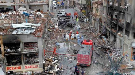 46 Menschen kamen durch die beiden Autobomben ums Leben.