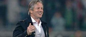 Schalkes Trainer Keller hat allen Grund zum Lachen.