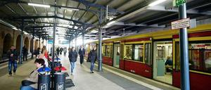 Nicht Land, nicht Stadt: Die S-Bahn Berlin kann vom Volksbegehren nicht angetastet werden, denn sie fährt auch nach Brandenburg und gehört dem Bund.
