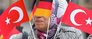Die meisten türkischen Migranten in Deutschland haben eine starke emotionale Bindung an die alte Heimat.