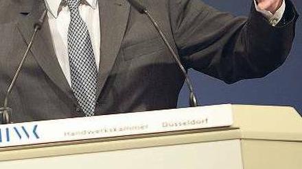 In der Kritik. SPD-Kanzlerkandidat Peer Steinbrück am Sonntag bei der Meisterfeier der Handelskammer Düsseldorf. 