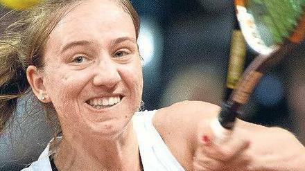 Auf die Zähne gebissen. Trotzdem verlor Mona Barthel das Auftaktmatch. Foto: dpa
