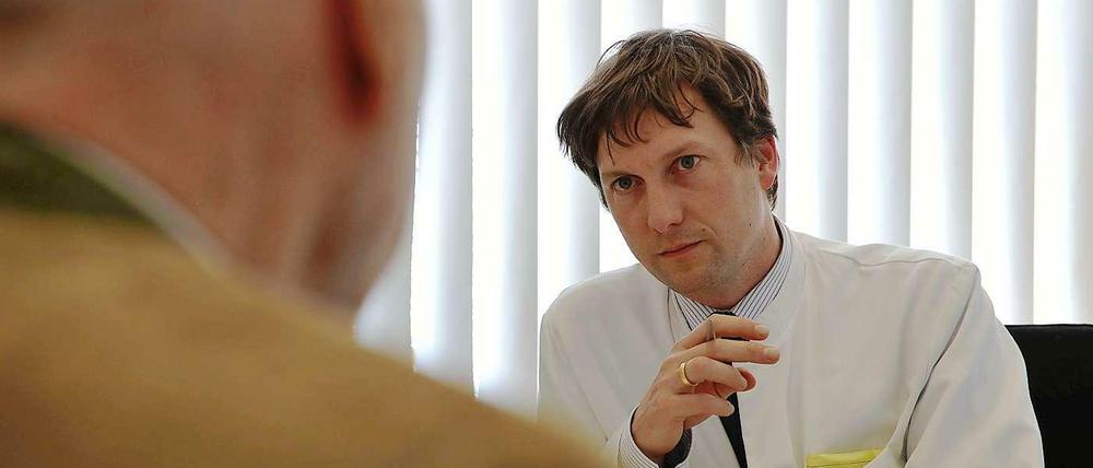 Den Juckreiz verstehen. Martin Metz im Gespräch mit einem Patienten