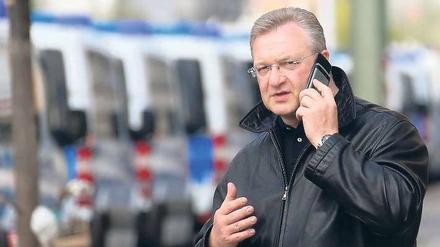 „Mein Vertrauen in die Polizei ist schwer erschüttert“. Innensenator Frank Henkel im Mai 2013.