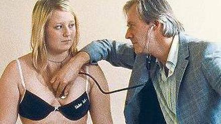 Lolita perplex. Melanie (Melanie Lenz) ist die Tochter der Kenia-Sextouristin aus "Paradies:Liebe" und verguckt sich im letzten Teil der Filmtrilogie in den Diätarzt (Joseph Lorenz). 