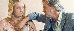 Lolita perplex. Melanie (Melanie Lenz) ist die Tochter der Kenia-Sextouristin aus "Paradies:Liebe" und verguckt sich im letzten Teil der Filmtrilogie in den Diätarzt (Joseph Lorenz). 