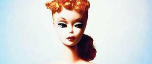 Die Erste: So sah Barbie aus, als die Firma Mattel sie 1959 in Amerika auf den Markt brachte. Inspiriert war sie von der deutschen Puppe namens „Bild-Lilli“.