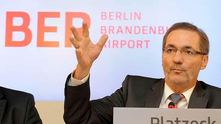 Sieht sich und Hartmut Mehdorn nicht weit voneinander entfernt. BER-Aufsichtsratschef Matthias Platzeck.