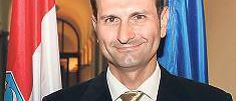 Miro Kovac ist seit 2008 Kroatiens Botschafter in Deutschland. Geboren wurde der 44-jährige Politikwissenschaftler in Split.