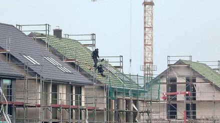 Gelegenheit für Bauherren. Effektiv sind im Schnitt für Zehn-Jahres-Hypotheken aktuell 2,30 Prozent fällig. Vor fünf Jahren war es doppelt so viel.