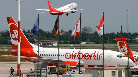 Air Berlin kommt vorerst nicht aus den roten Zahlen heraus.