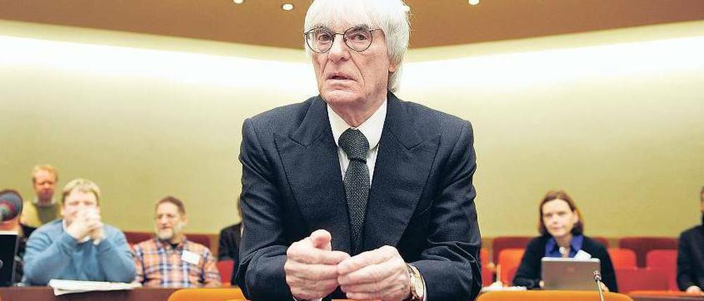Hier kennt er sich aus. 2011 trat Bernie Ecclestone schon einmal im Landgericht München I auf – damals als Zeuge. Nun droht dem 82-Jährigen die Rückkehr in die bayerische Landeshauptstadt als Angeklagter. Foto: dpa