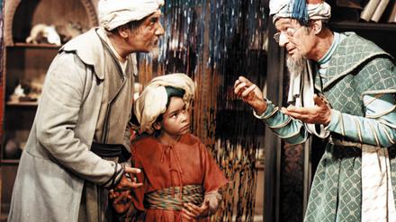 Im erfolgreichsten Defa-Film „Die Geschichte vom kleinen Muck“ spielte Beneckendorff 1953 den Schulmeister (re.).