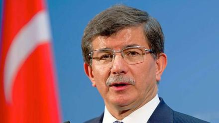 Der türkische Außenminister Ahmet Davutoglu schließt eine künftige Zusammenarbeit mit syrischen Regierungsmitgliedern nicht aus, solange diesen kein Blut an den Händen klebt. 